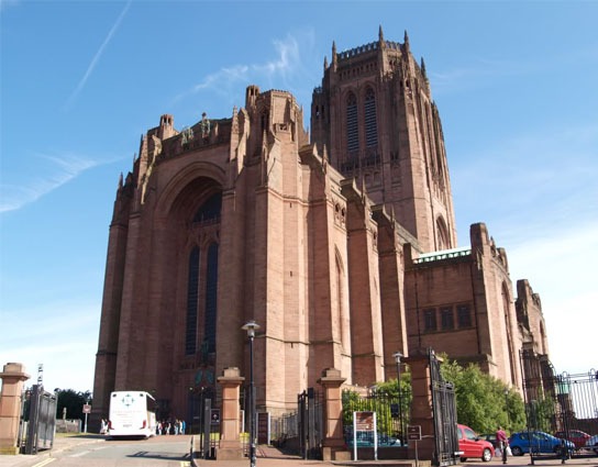 futbalovy-zajazd-na-liverpool-katedrála